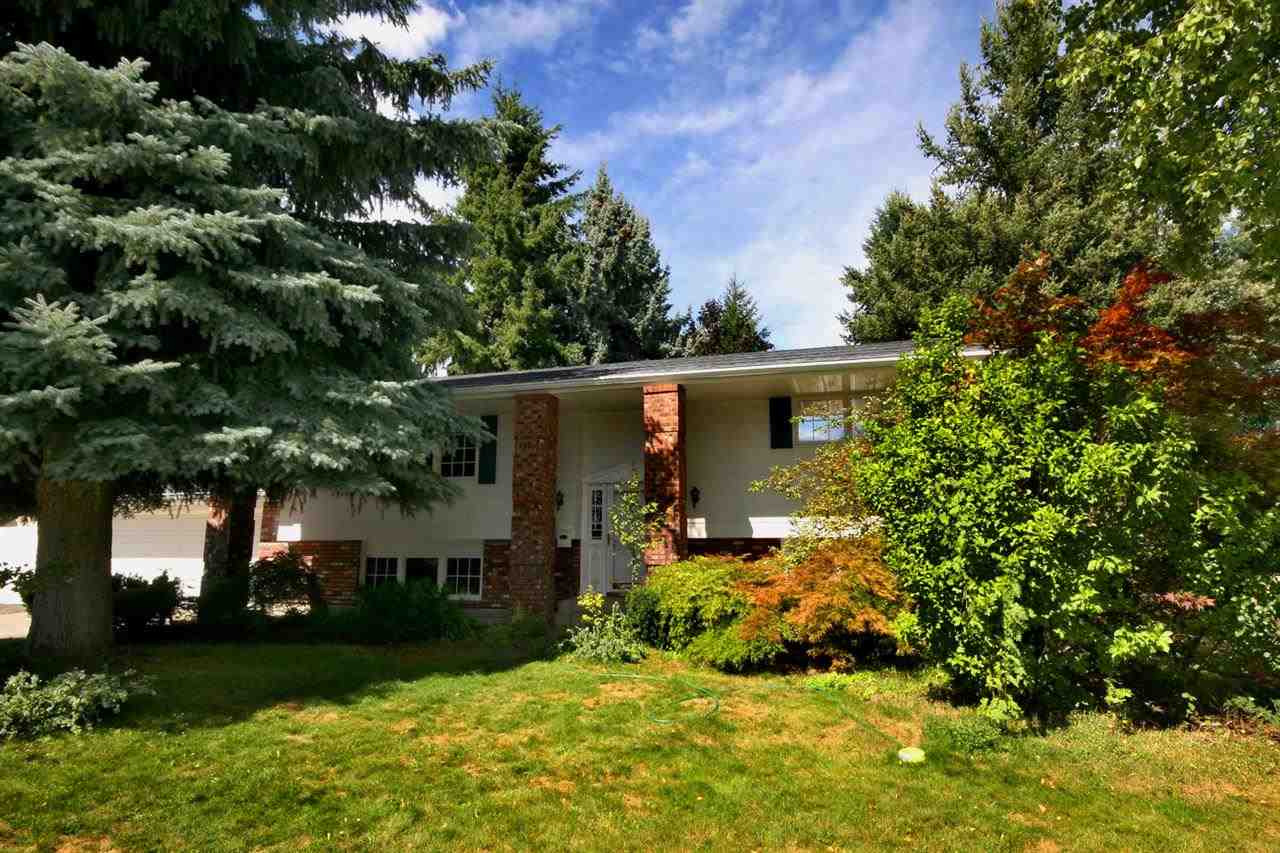 2227 E 49th Ave - Photo 1