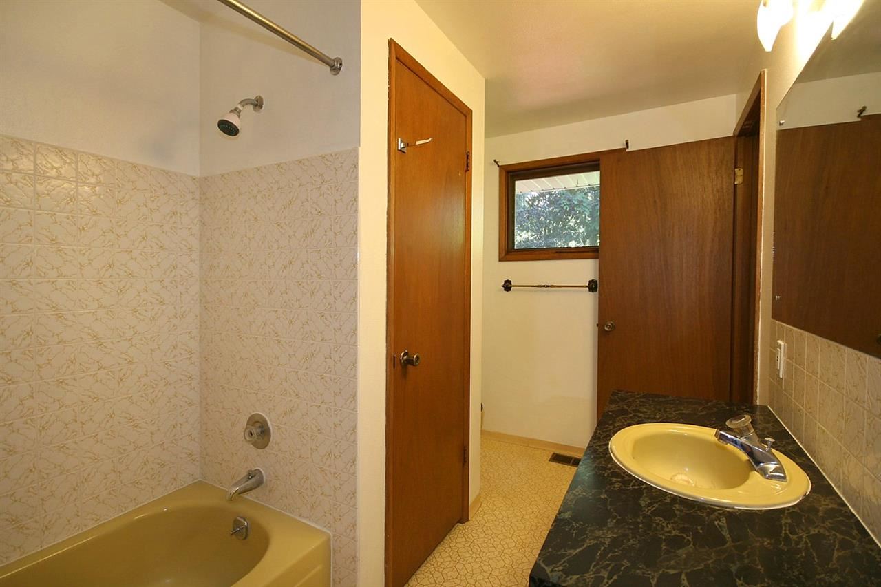2227 E 49th Ave - Photo 13