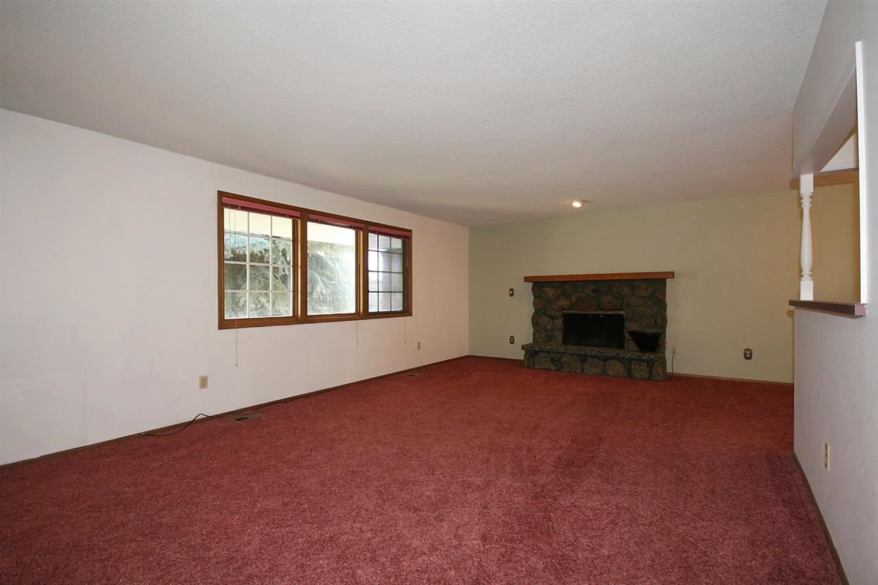 2227 E 49th Ave - Photo 3