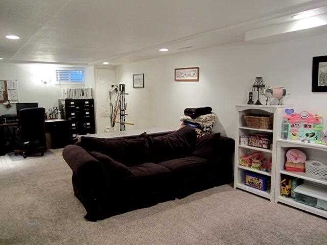 2726 W Midwick Ave - Photo 15