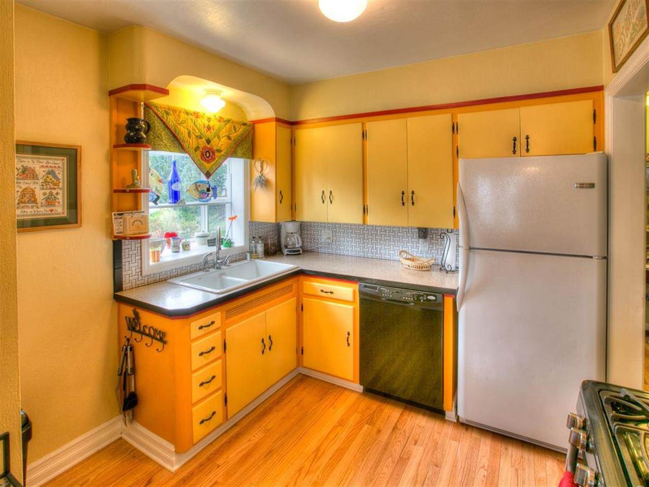 1020 E 32nd - Photo 7