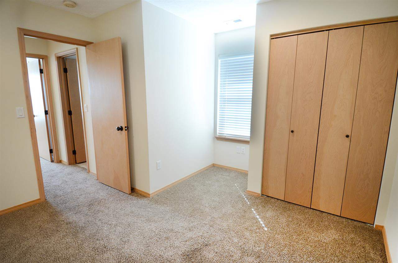 7006 N Bluegrass Ln - Photo 6