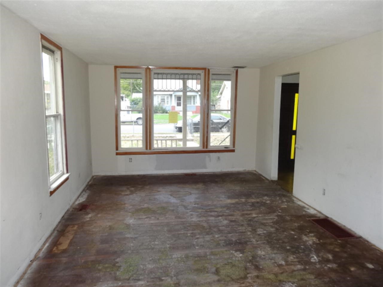 2020 E Courtland Ave - Photo 3