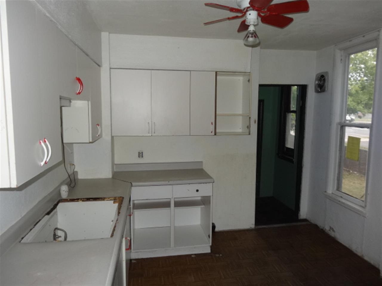 2020 E Courtland Ave - Photo 6