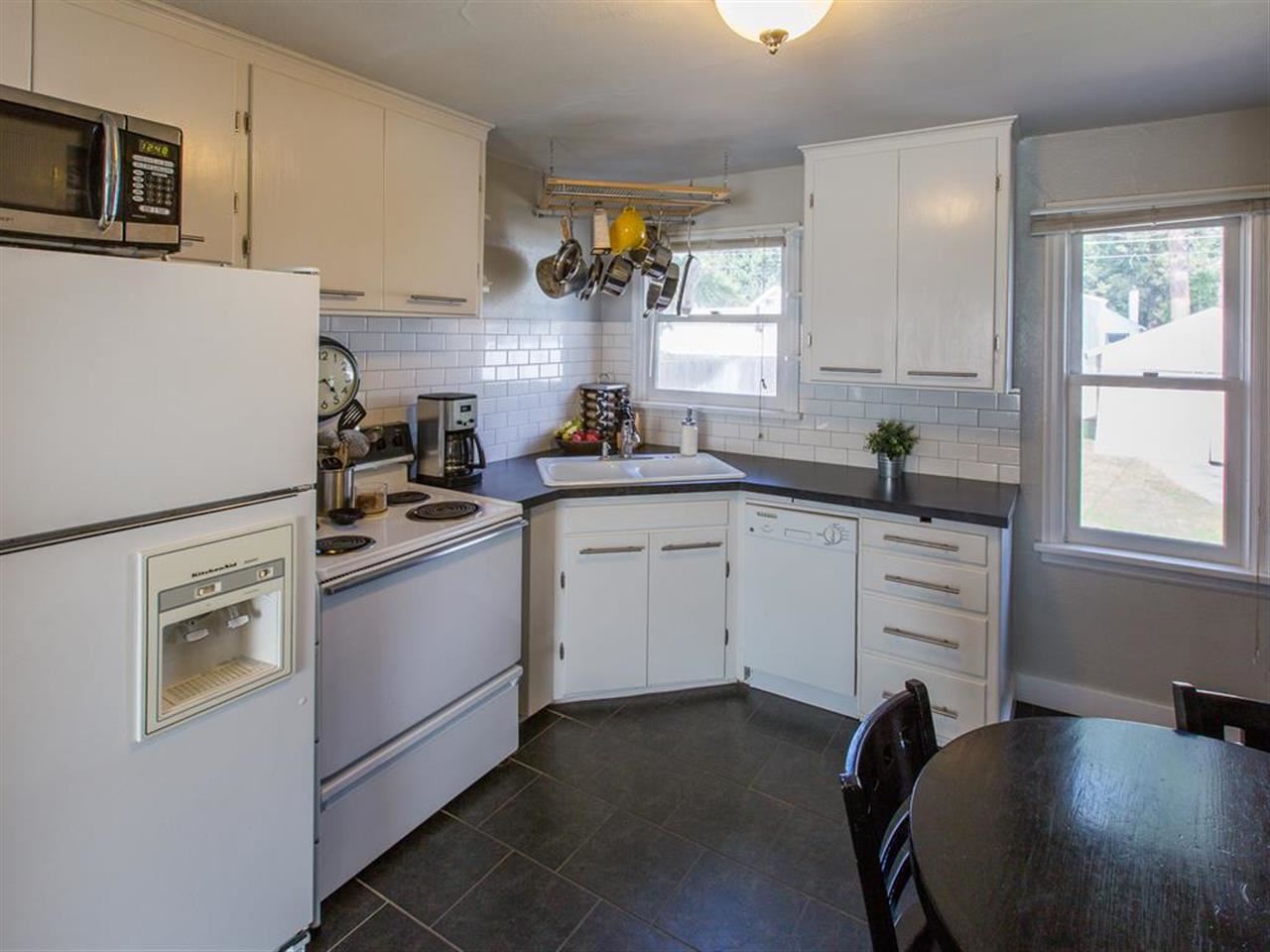 937 E 39th - Photo 5