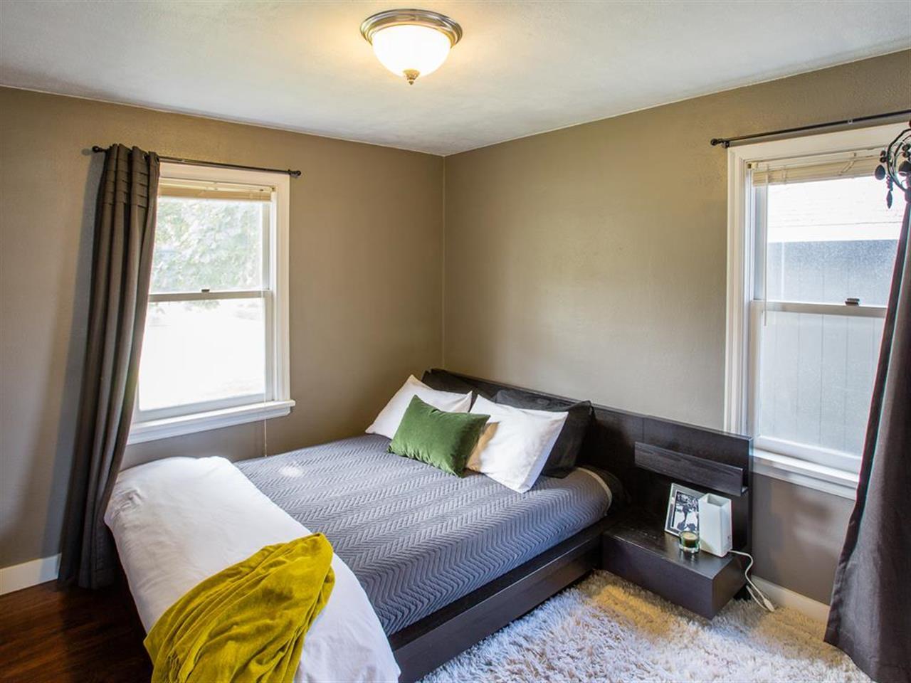 937 E 39th - Photo 7