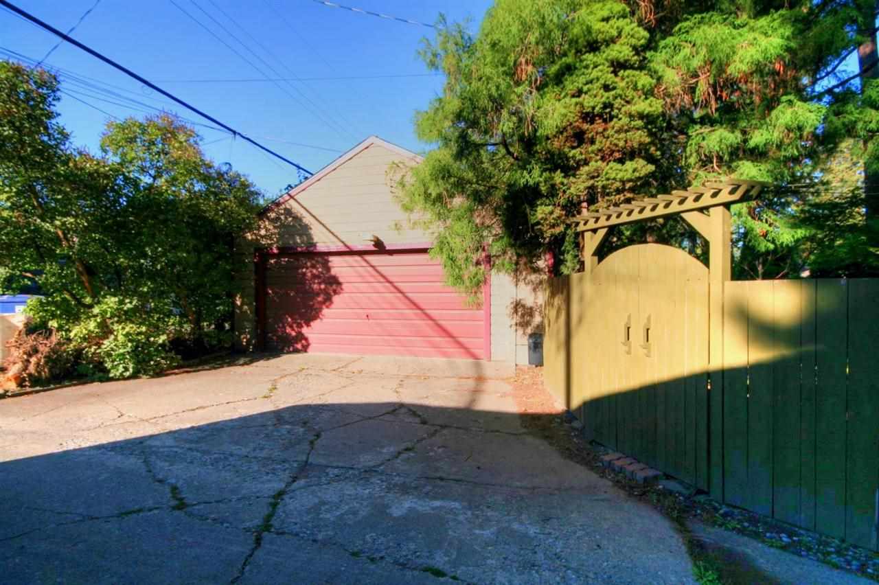 1118 E 28th - Photo 19