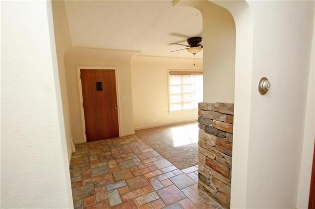 915 E 29th St - Photo 2