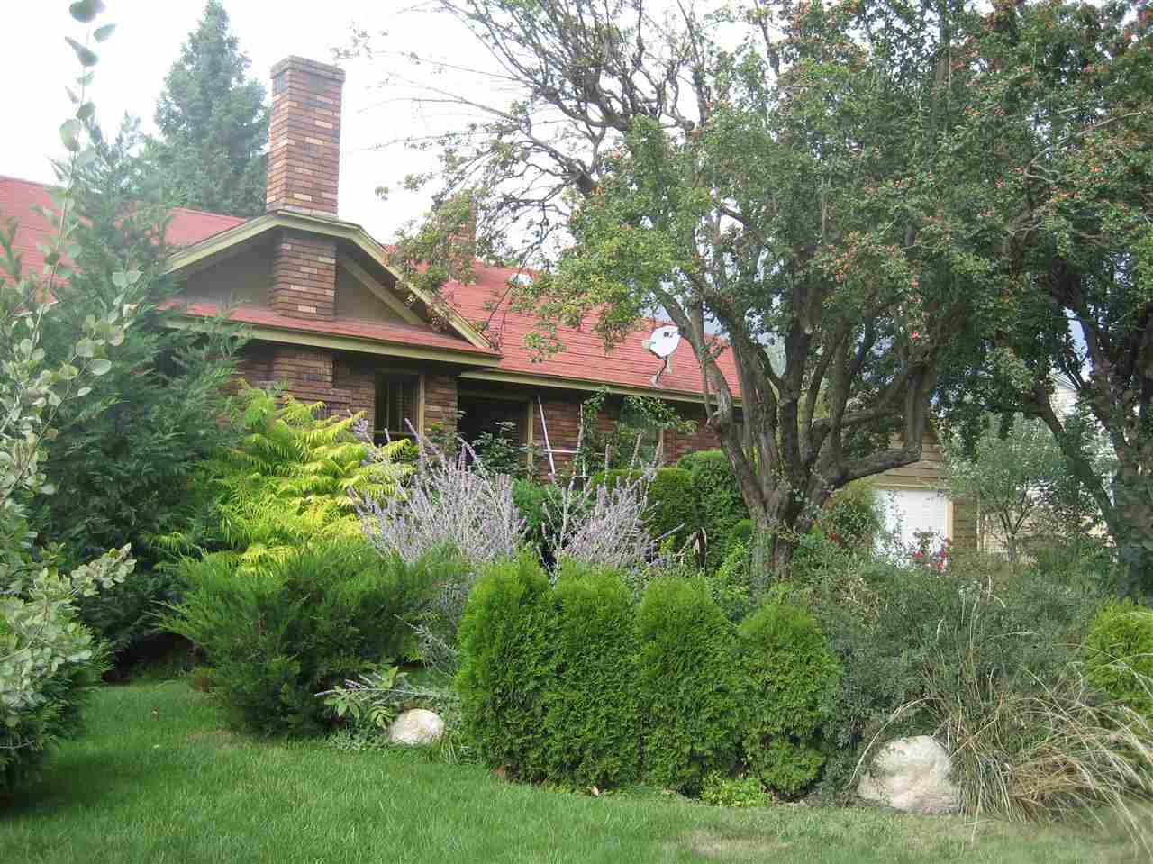 2425 E Mission Ave - Photo 2
