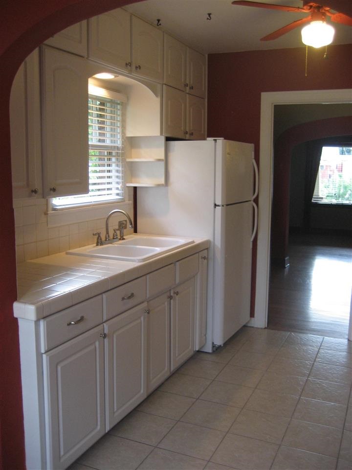 2425 E Mission Ave - Photo 15
