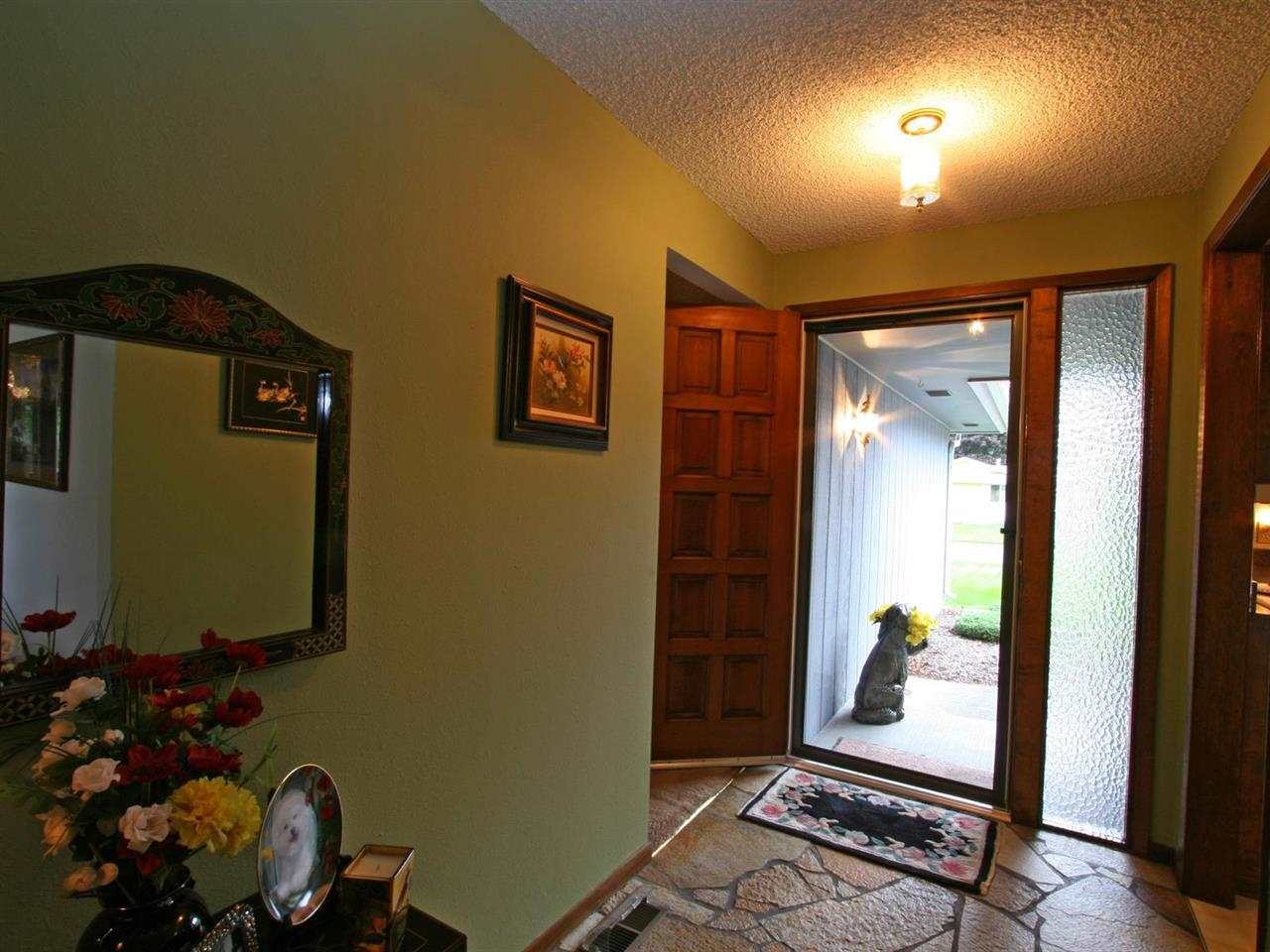 9710 N Glendale Ct - Photo 3