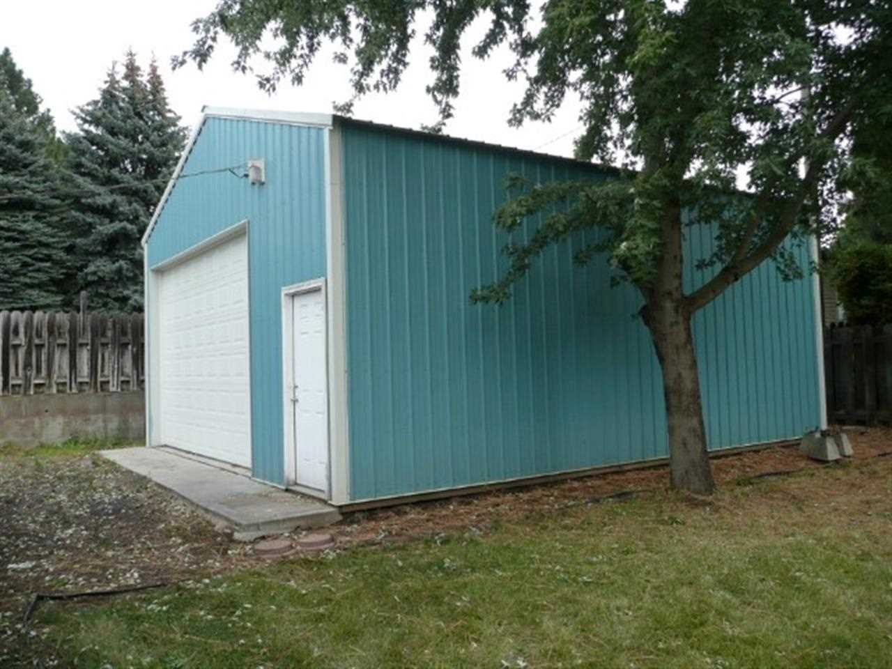 2034 E 63rd Ave - Photo 3