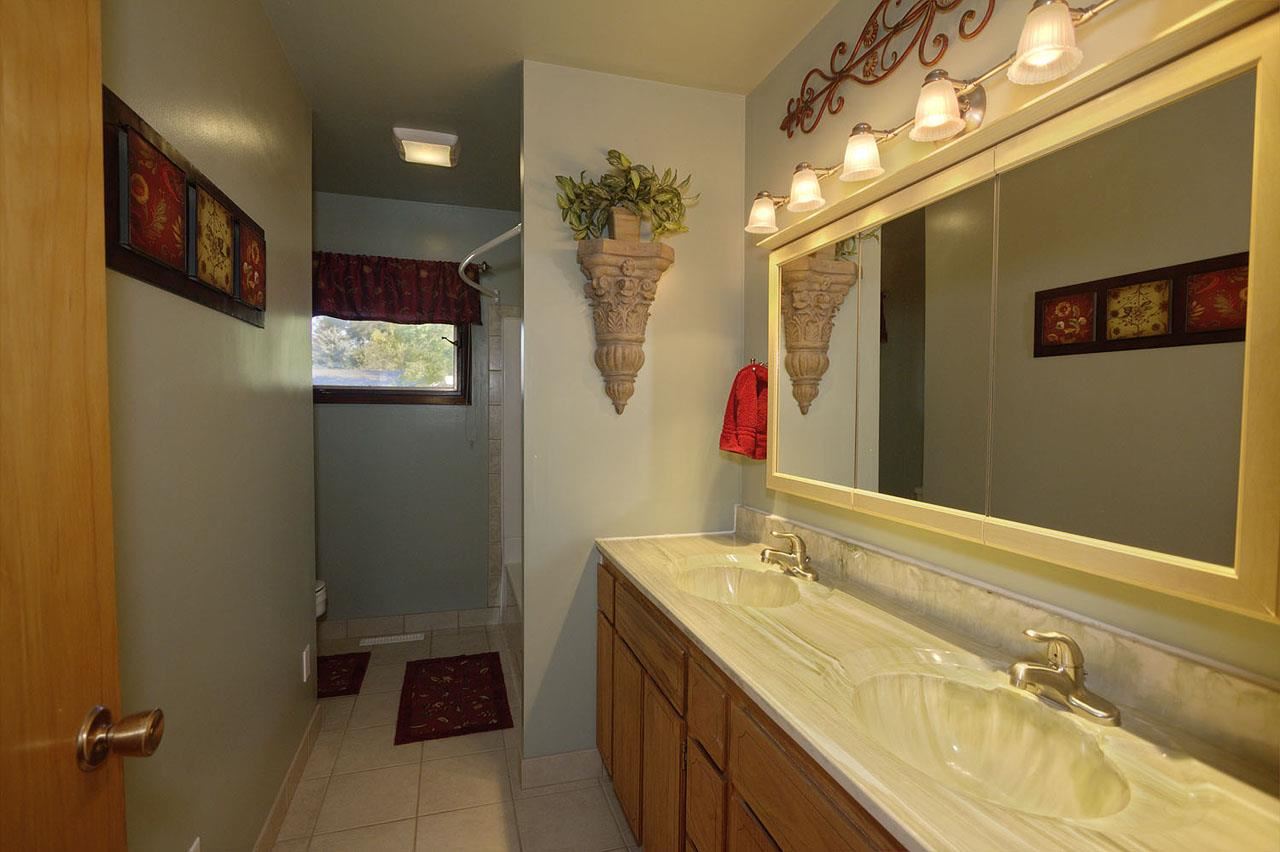 621 E C St - Photo 5