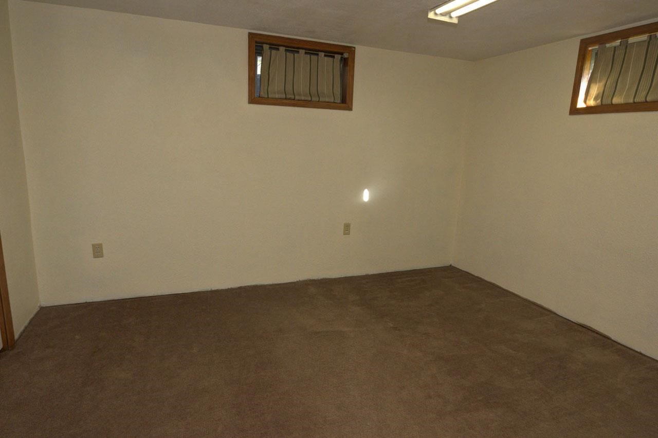 621 E C St - Photo 9