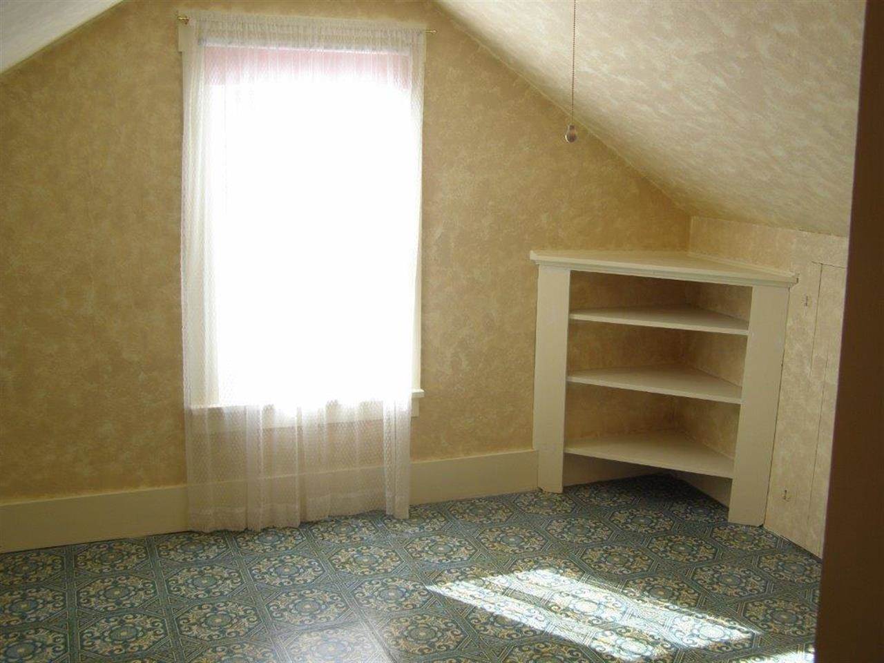 319 E C St - Photo 11