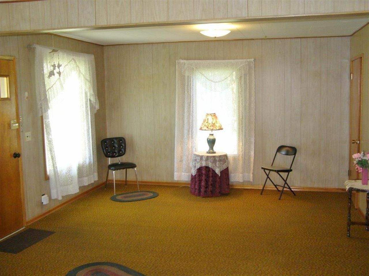 319 E C St - Photo 3