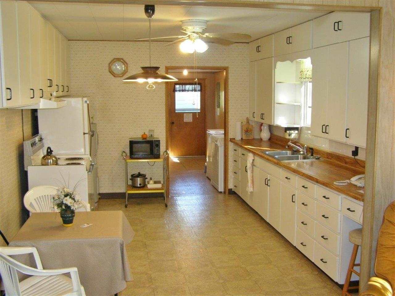 319 E C St - Photo 5