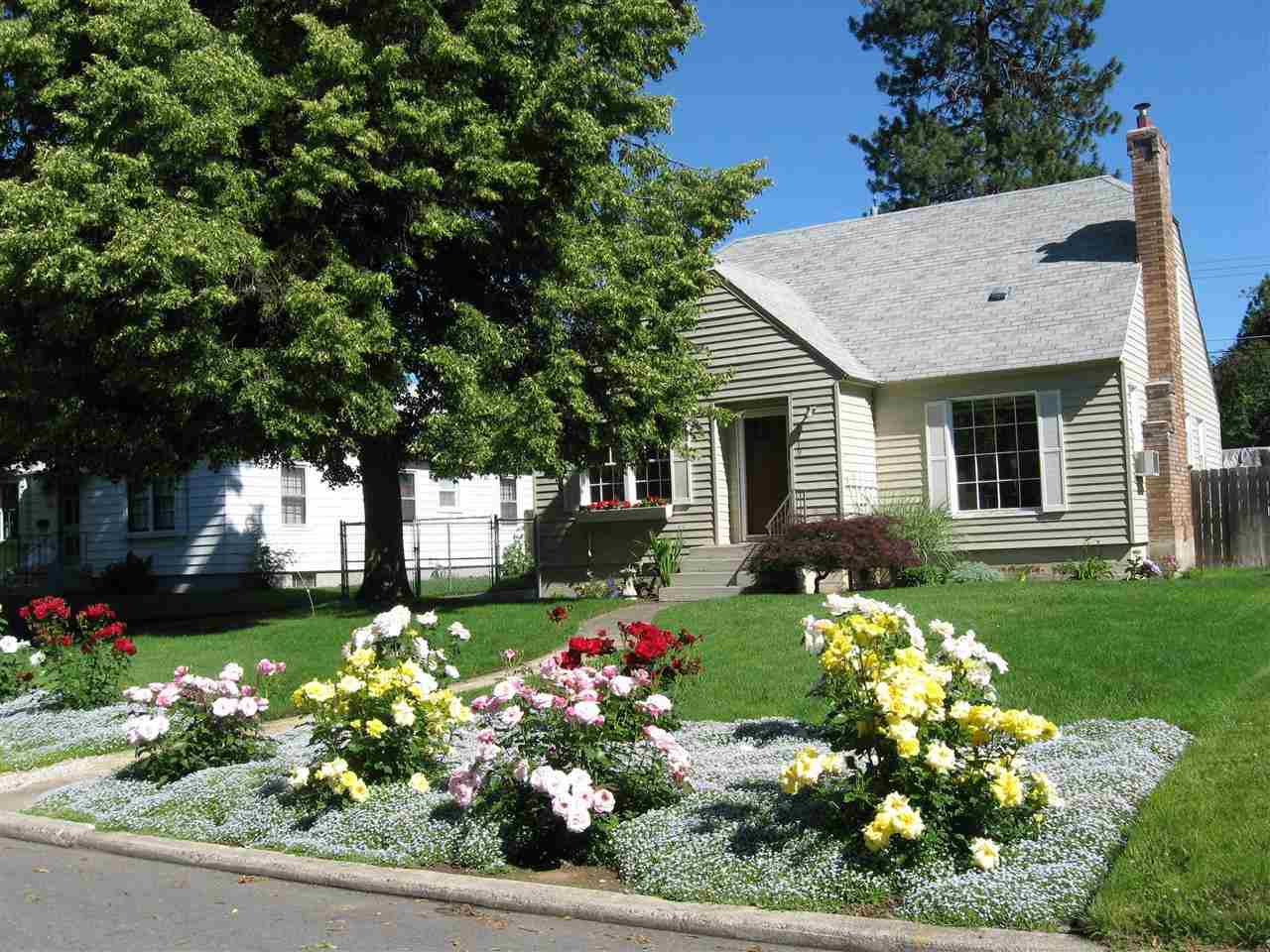 1219 E THURSTON Ave - Photo 3