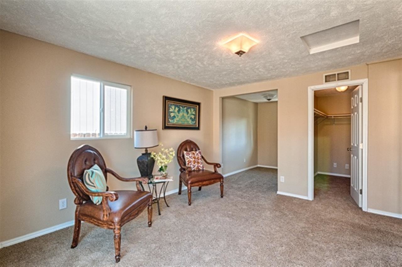 709 E LYONS - Photo 11