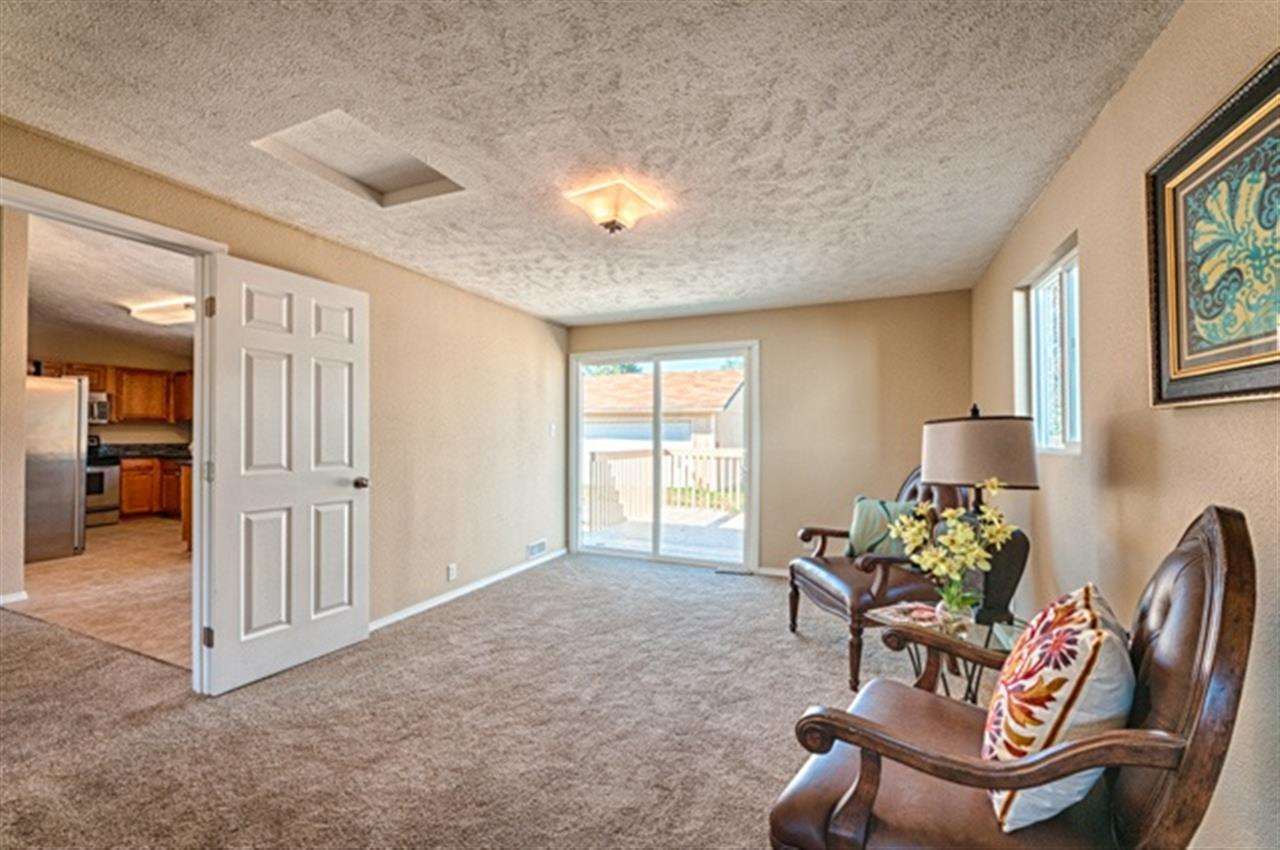 709 E LYONS - Photo 12
