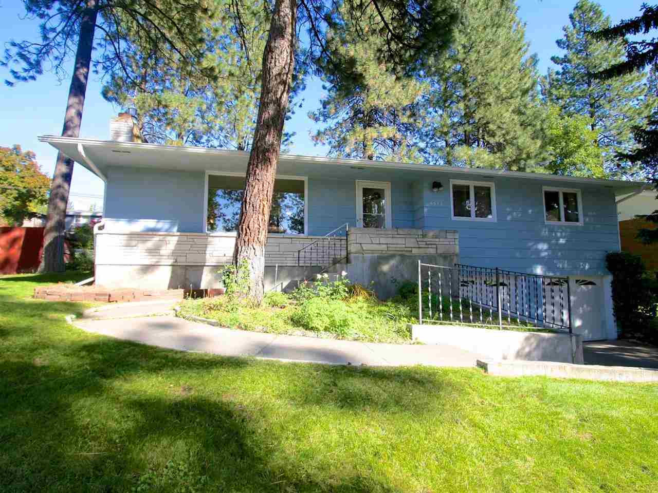 5574 N Greenwood Blvd - Photo 1