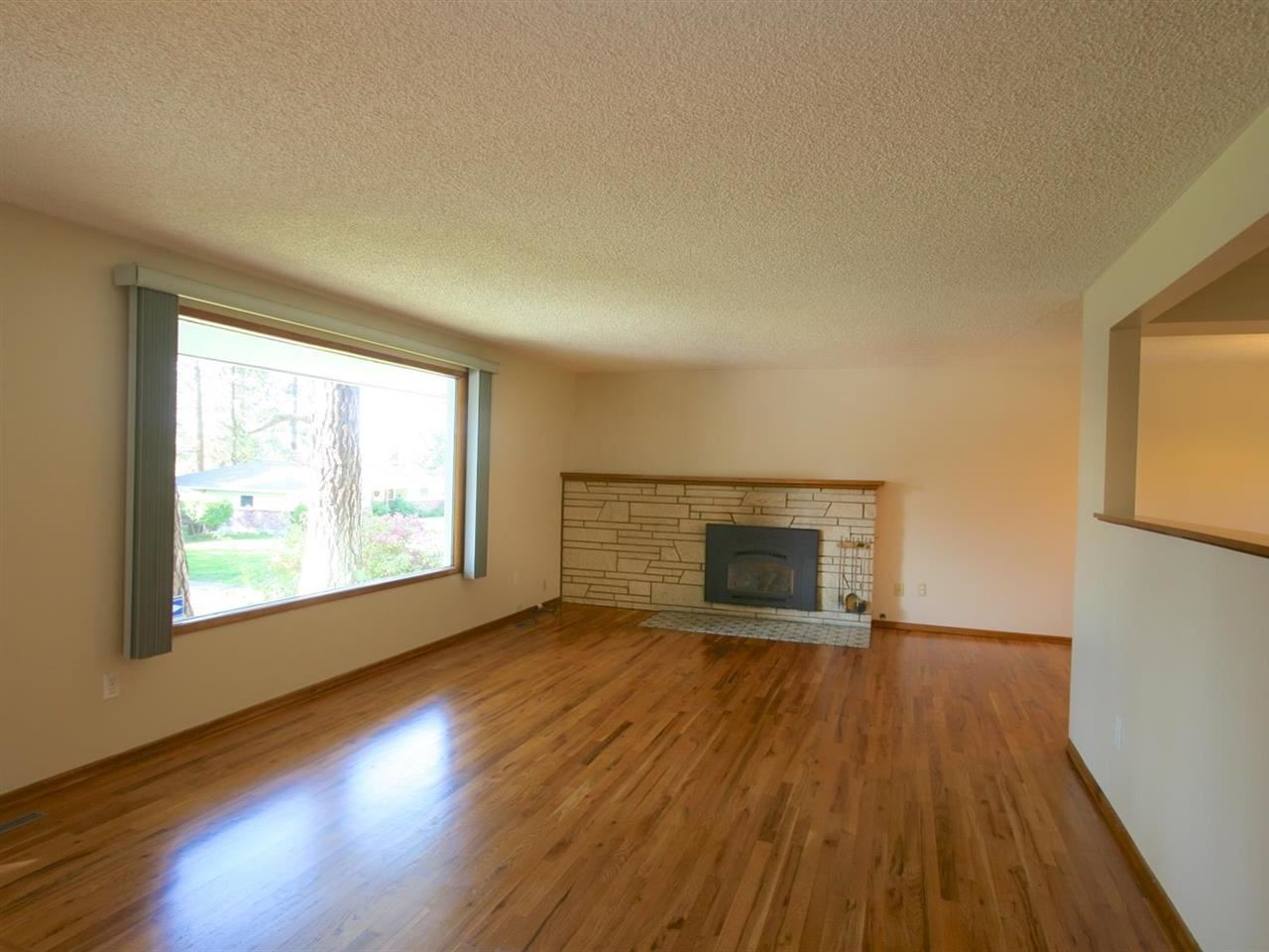 5574 N Greenwood Blvd - Photo 3