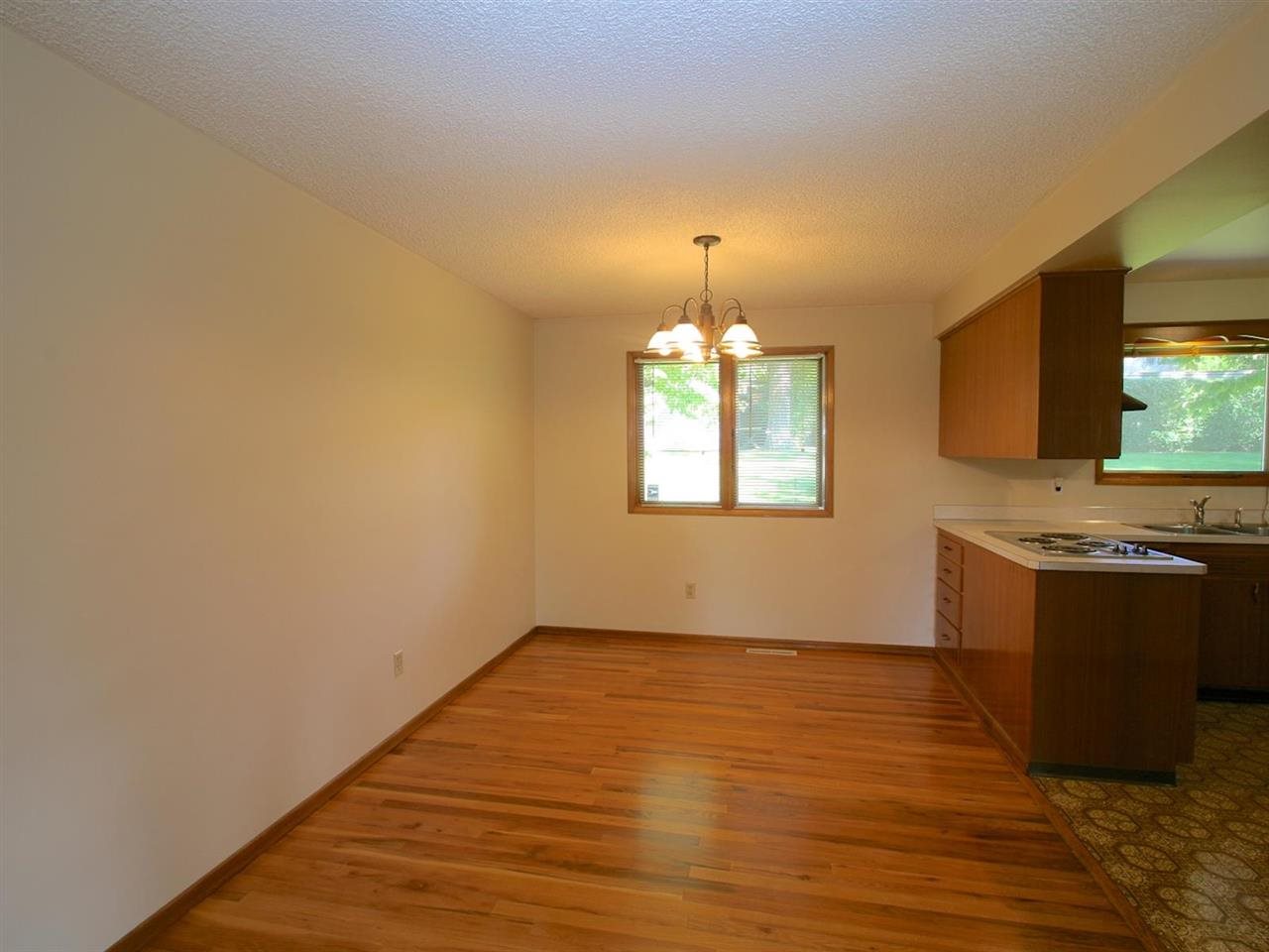 5574 N Greenwood Blvd - Photo 4
