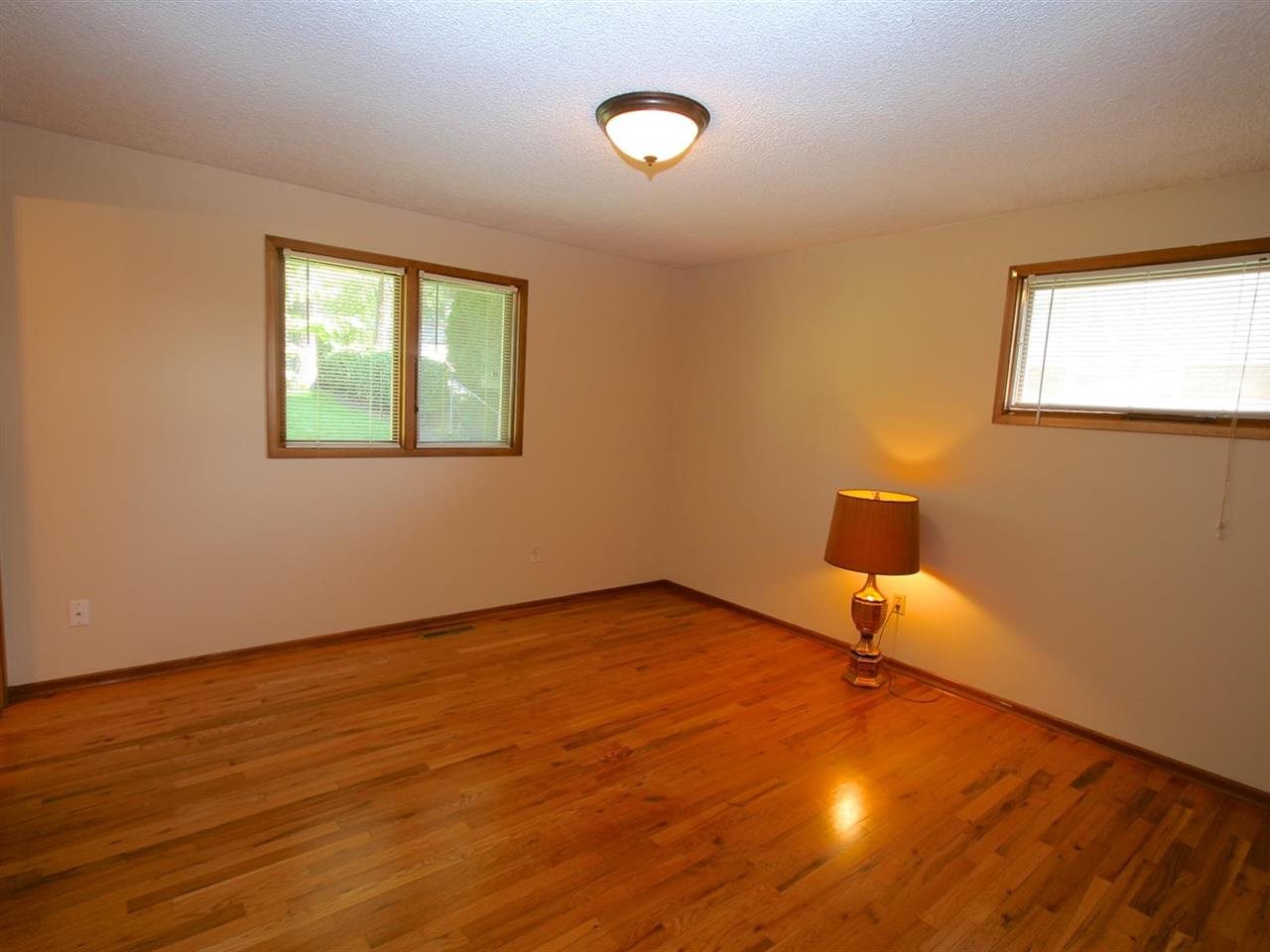 5574 N Greenwood Blvd - Photo 6