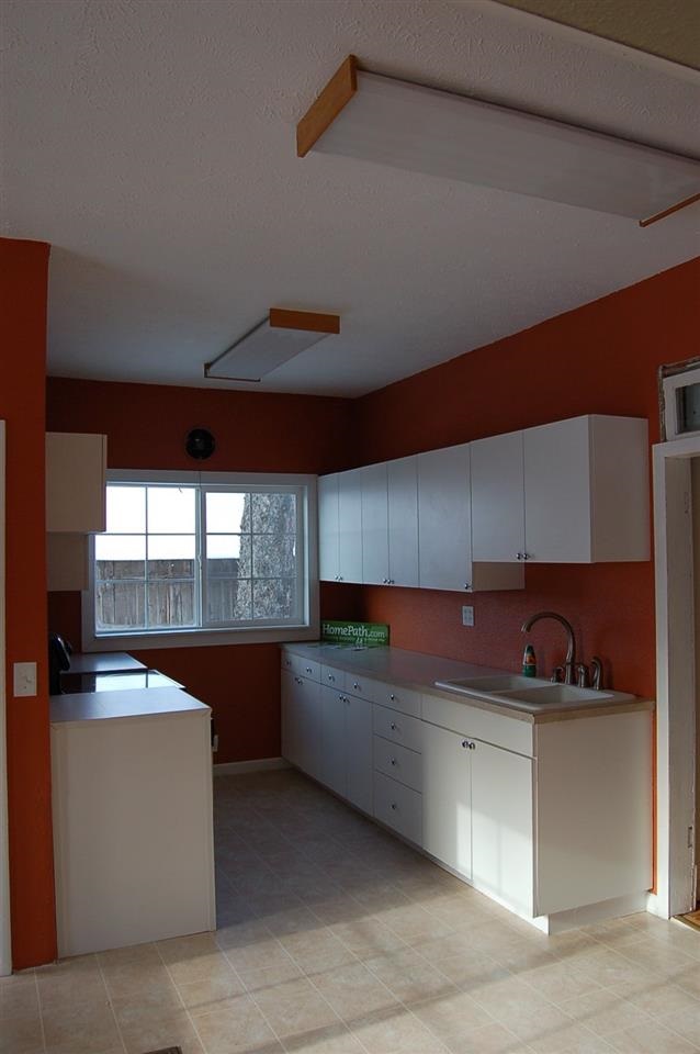 123 W 7th St - Photo 8