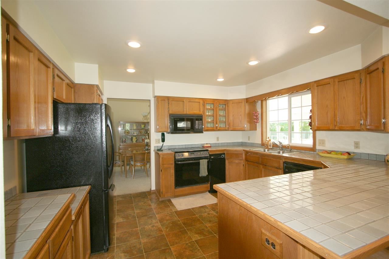 5107 N Lynden Rd - Photo 3