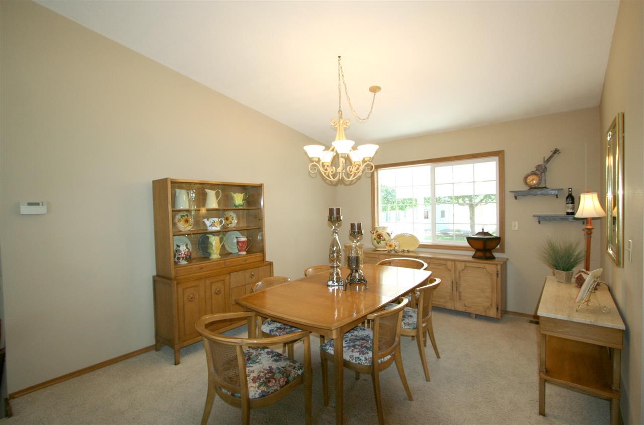 5107 N Lynden Rd - Photo 4