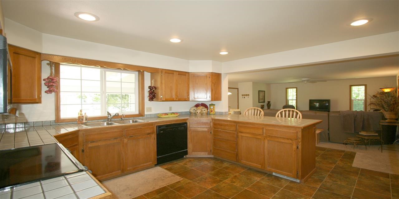5107 N Lynden Rd - Photo 5