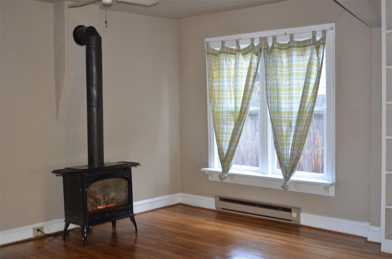 1212 W 14TH - Photo 4