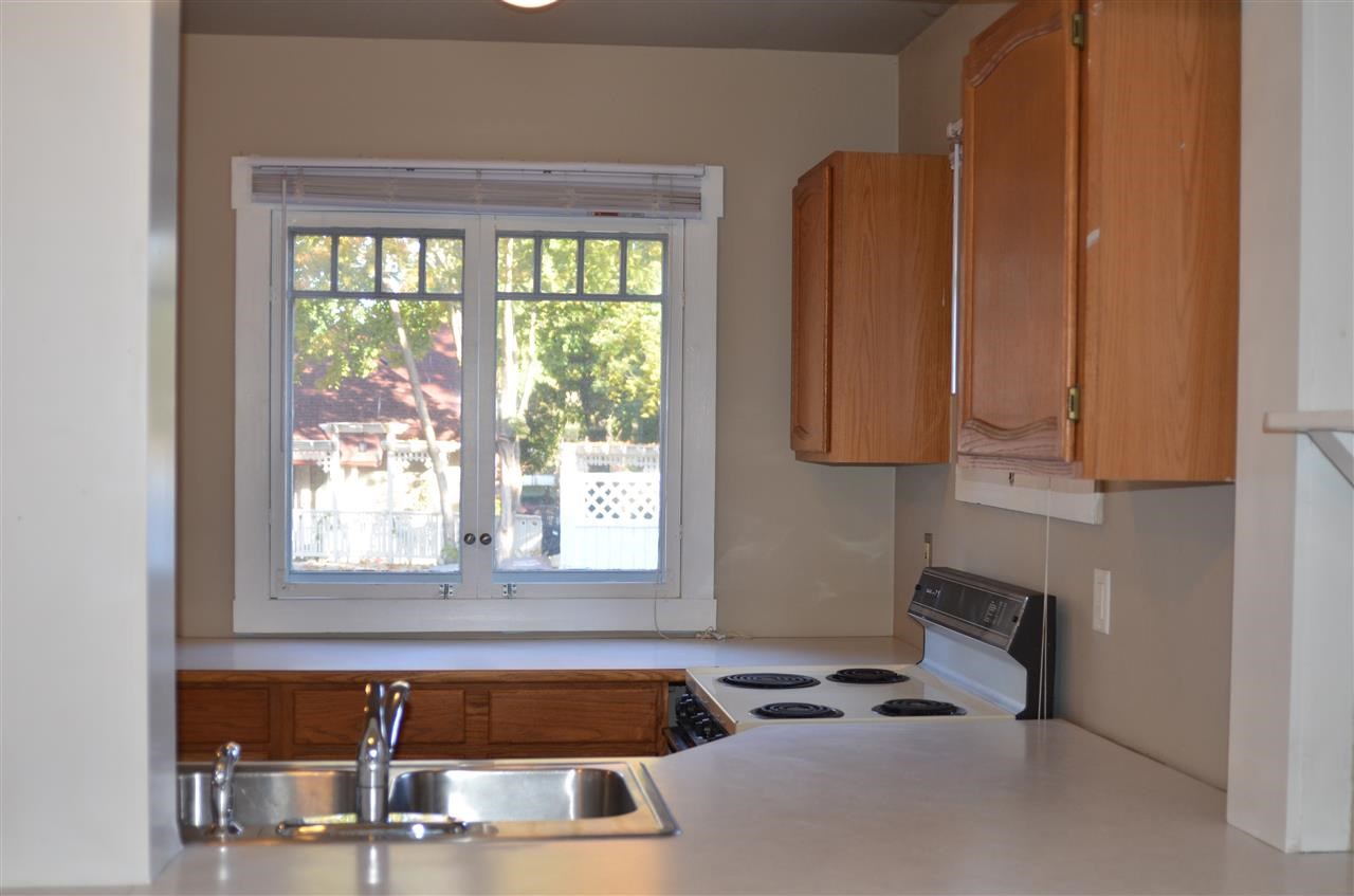 1212 W 14TH - Photo 8