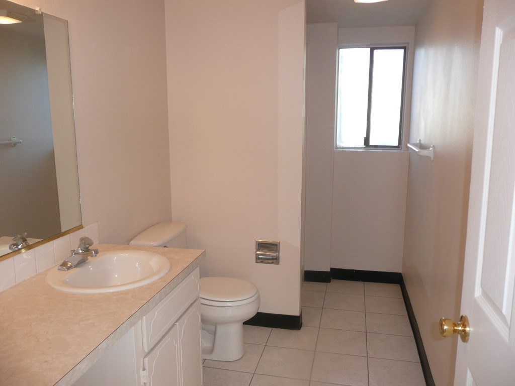 521 E 2nd St - Photo 12