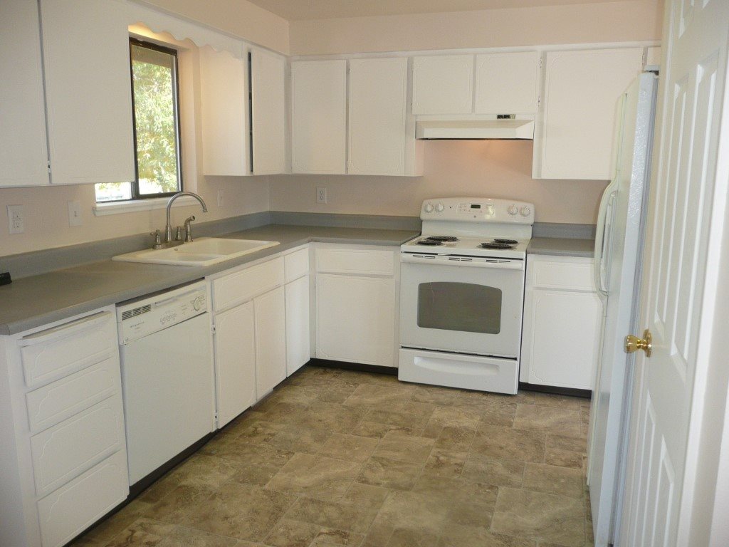 521 E 2nd St - Photo 4