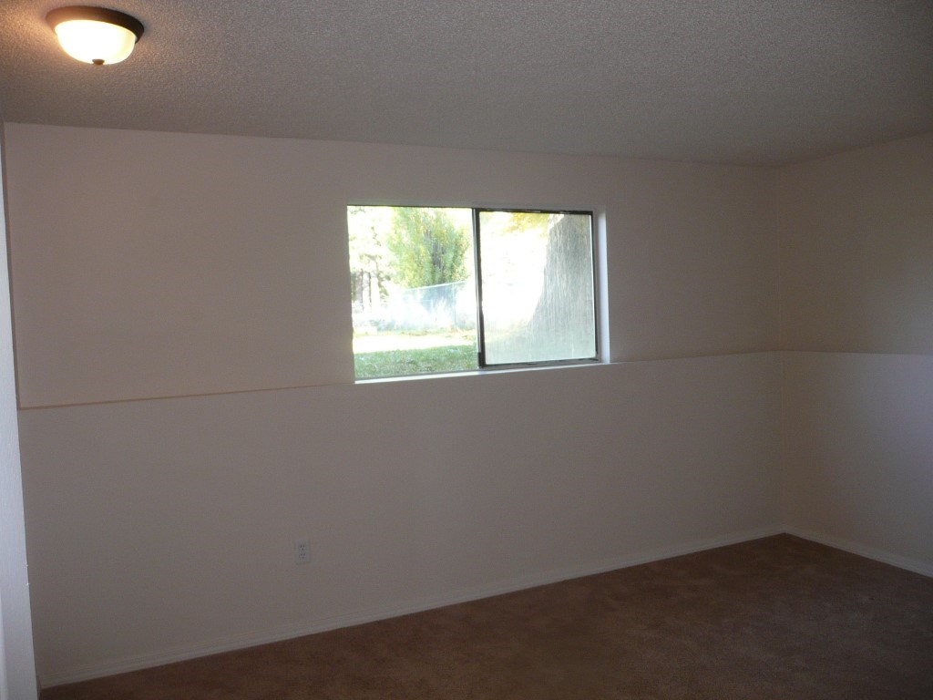 521 E 2nd St - Photo 8