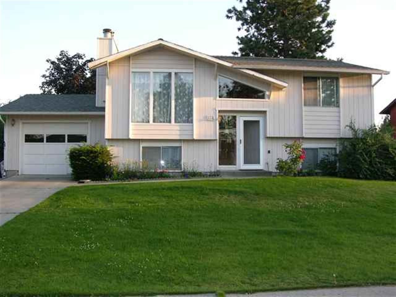 814 E BRADY Ct - Photo 1
