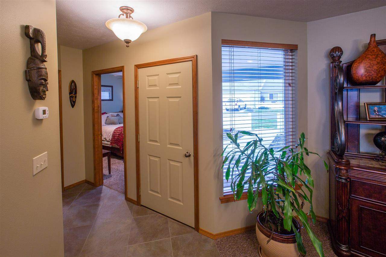 10601 E Nixon Ln - Photo 3