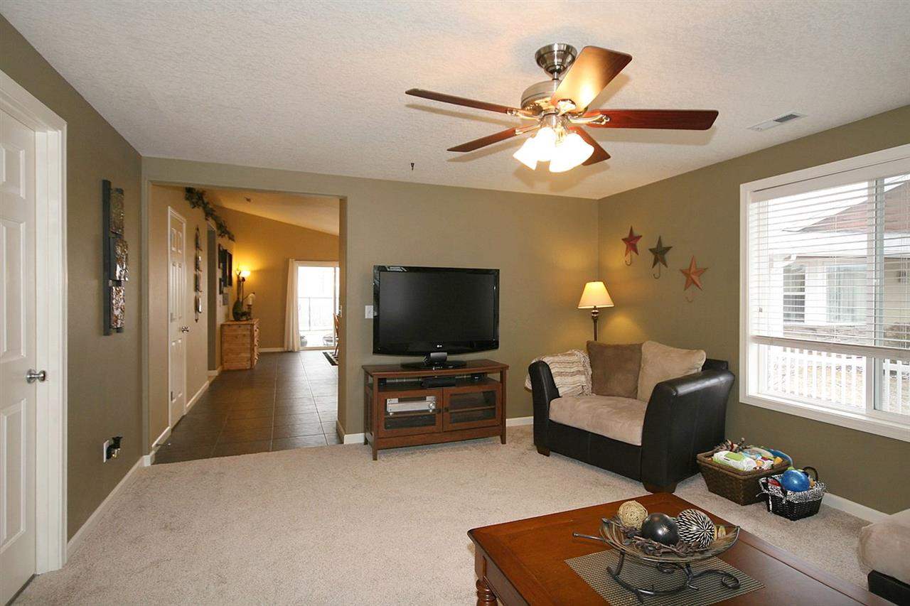 9302 W Caelen Ave - Photo 3