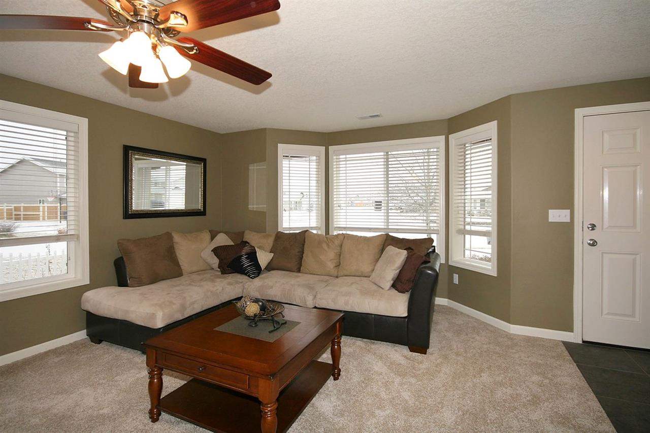 9302 W Caelen Ave - Photo 4
