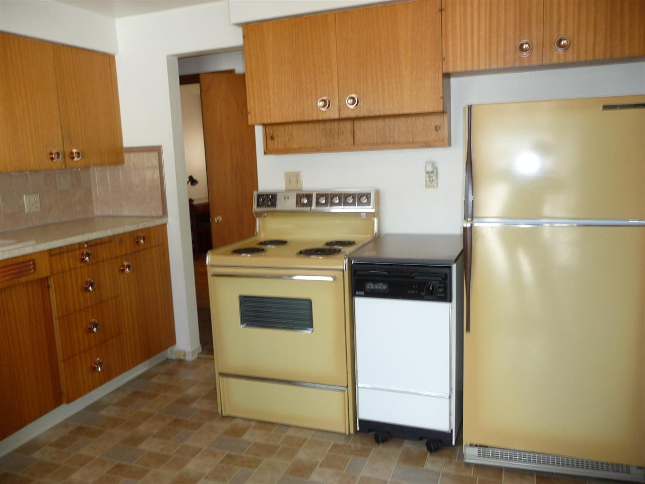 1022 W Avon Ave. - Photo 3