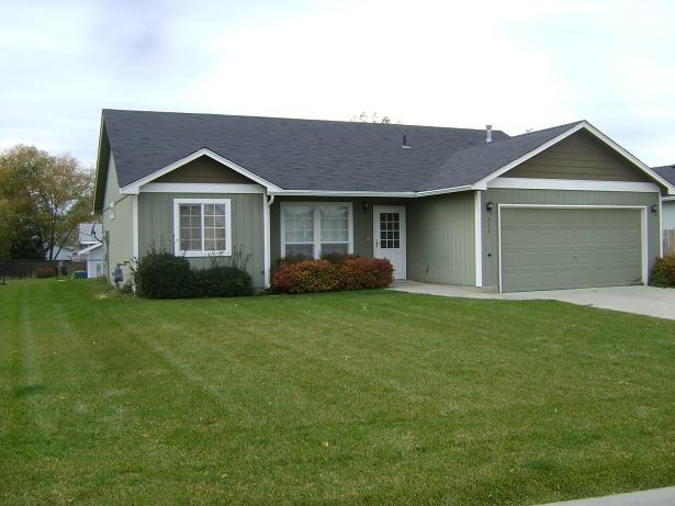 203 Armstrong Ct - Photo 1