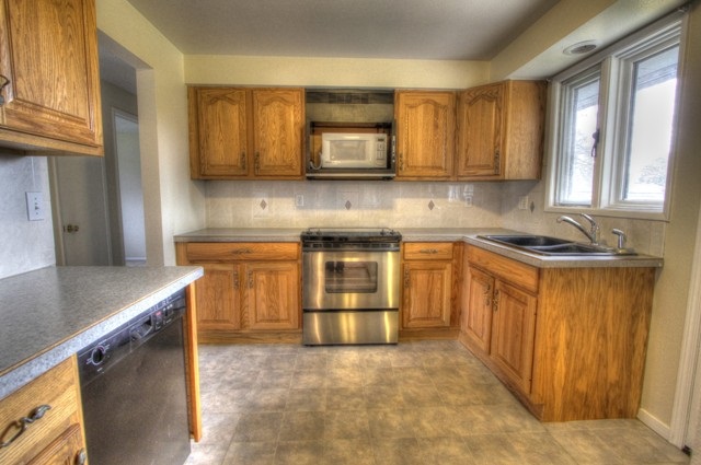 2304 E 61st Ave - Photo 5