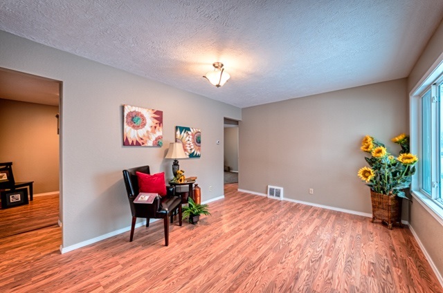 620 E NEBRASKA Ave - Photo 2