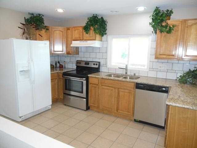 3414 E MONTGOMERY - Photo 4