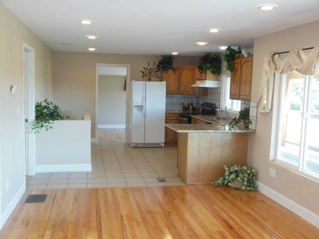 3414 E MONTGOMERY - Photo 5