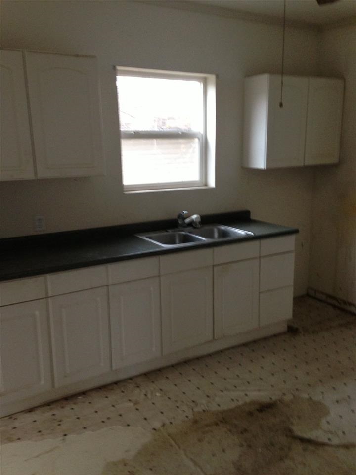 2110 E 5th - Photo 4