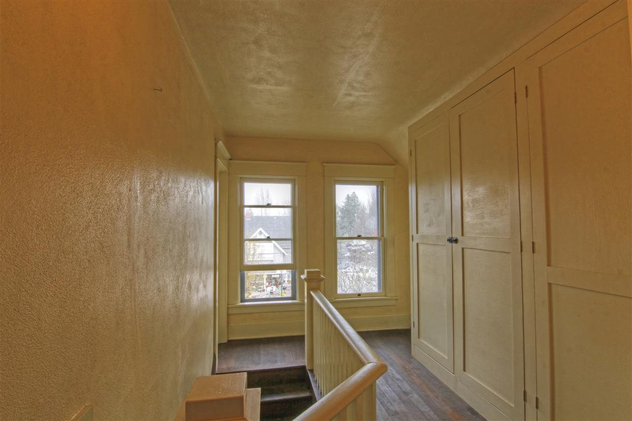 1024 W 11th - Photo 12