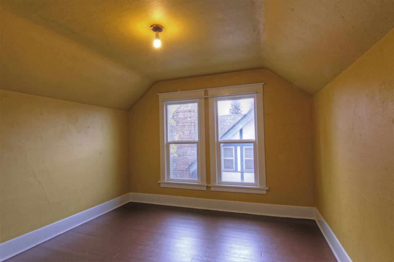 1024 W 11th - Photo 13